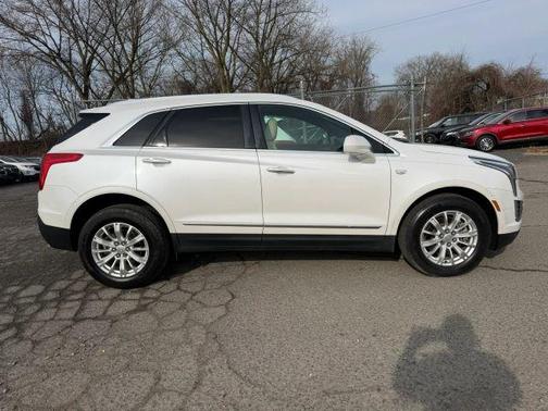 White 2017 Cadillac XT5 Base