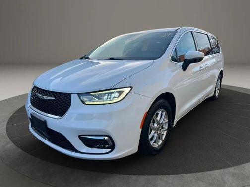 2023 Chrysler Pacifica Touring-L