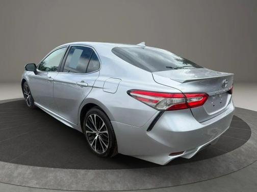Silver 2019 Toyota Camry SE