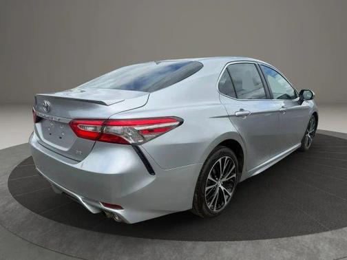 Silver 2019 Toyota Camry SE