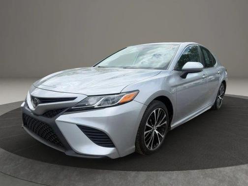 Silver 2019 Toyota Camry SE
