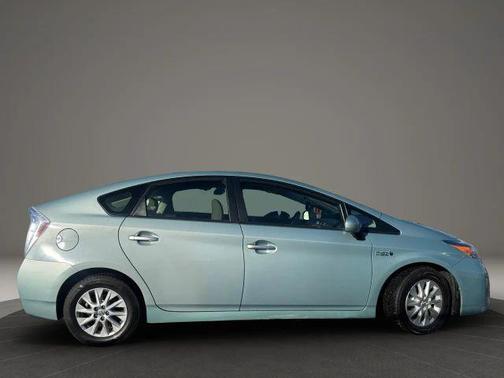 Green 2015 Toyota Prius Plug-in