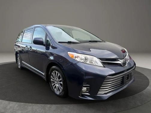 2018 Toyota Sienna XLE
