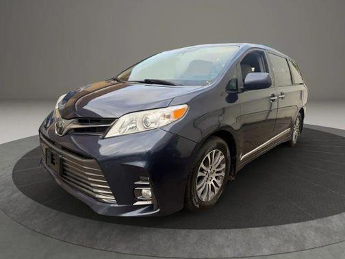2018 Toyota Sienna XLE