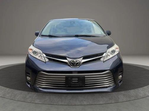 2018 Toyota Sienna XLE