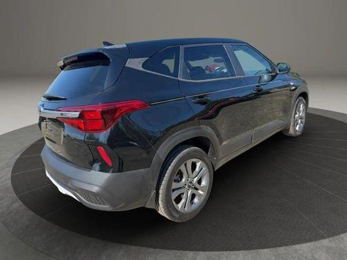 Black 2021 Kia Seltos LX