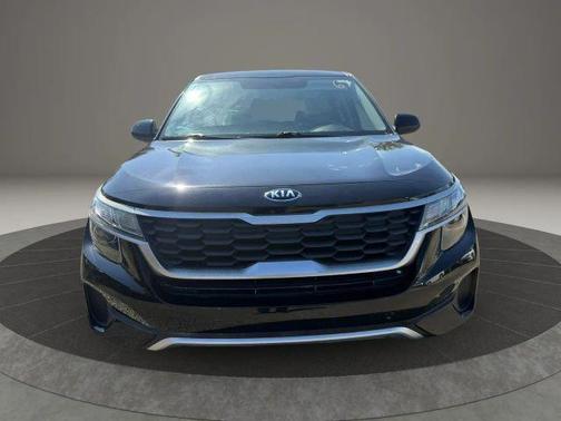 Black 2021 Kia Seltos LX