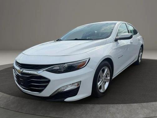 White 2023 Chevrolet Malibu 1FL