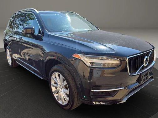 2017 Volvo XC90 T6 Momentum