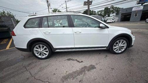 2017 Volkswagen Golf Alltrack TSI S