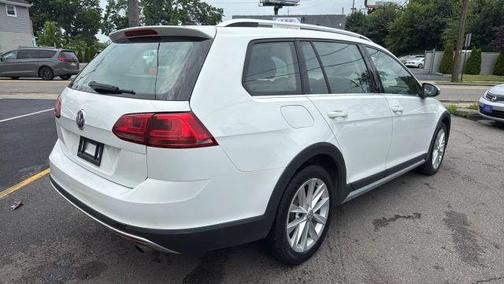 2017 Volkswagen Golf Alltrack TSI S
