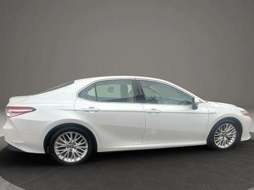2018 Toyota Camry Hybrid XLE