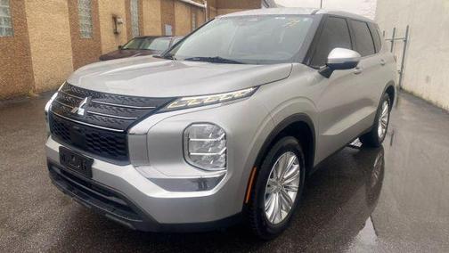 2022 Mitsubishi Outlander ES