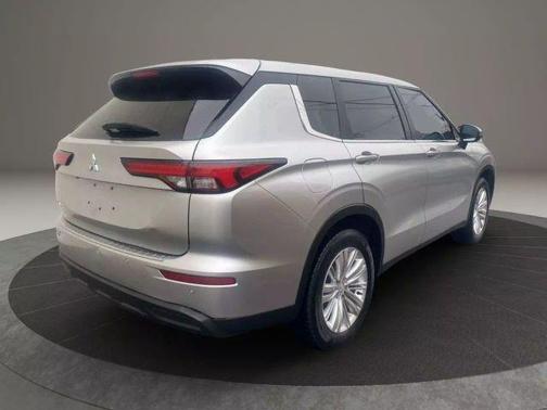 2022 Mitsubishi Outlander ES