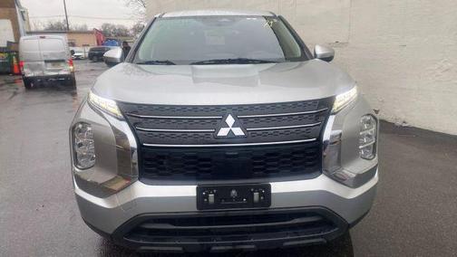 2022 Mitsubishi Outlander ES