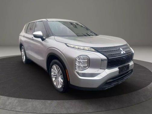 2022 Mitsubishi Outlander ES