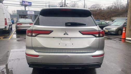 2022 Mitsubishi Outlander ES