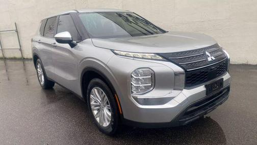 2022 Mitsubishi Outlander ES