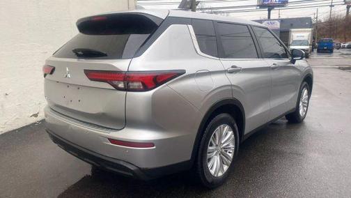 2022 Mitsubishi Outlander ES