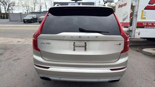 2017 Volvo XC90 T6 Momentum
