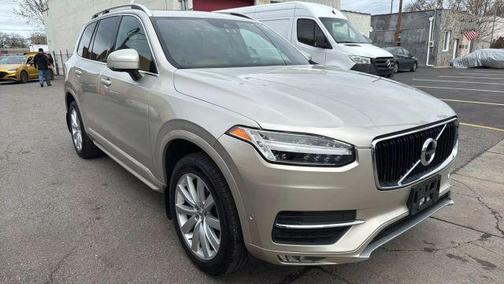 2017 Volvo XC90 T6 Momentum