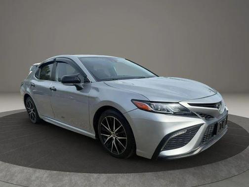 Silver 2022 Toyota Camry SE