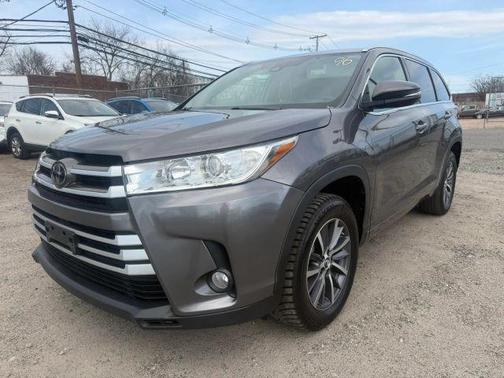 Gray 2018 Toyota Highlander XLE