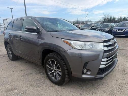 Gray 2018 Toyota Highlander XLE