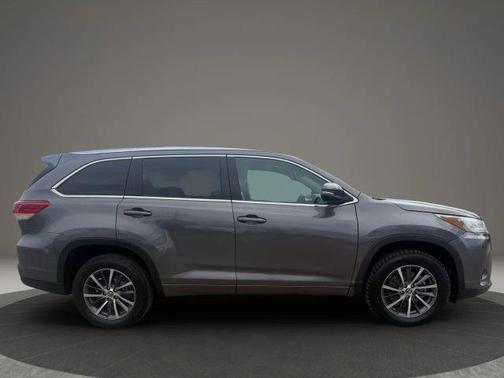 Gray 2018 Toyota Highlander XLE