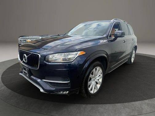 2016 Volvo XC90 T6 Momentum