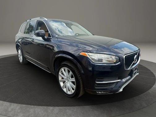 2016 Volvo XC90 T6 Momentum
