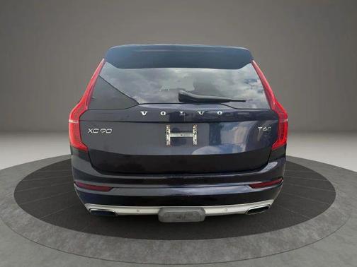 2016 Volvo XC90 T6 Momentum