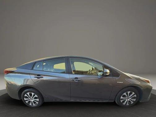 2022 Toyota Prius LE