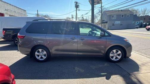 2017 Toyota Sienna LE