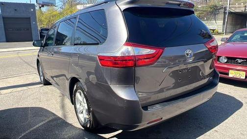 2017 Toyota Sienna LE