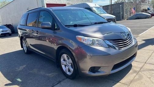 2017 Toyota Sienna LE
