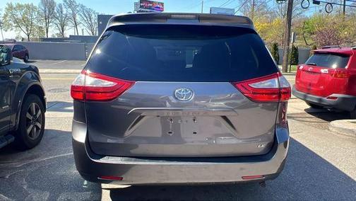 2017 Toyota Sienna LE
