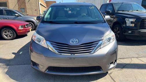 2017 Toyota Sienna LE