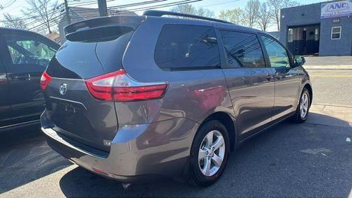 2017 Toyota Sienna LE