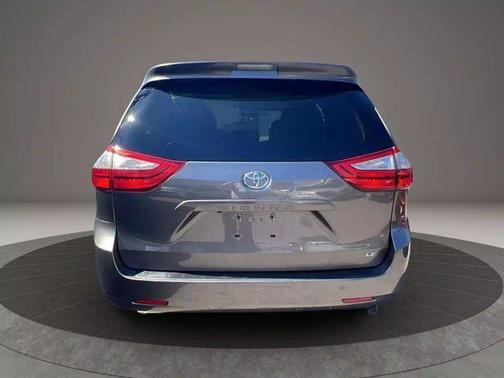 2017 Toyota Sienna LE