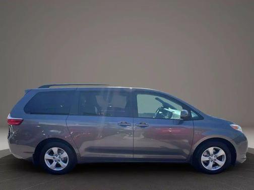 2017 Toyota Sienna LE