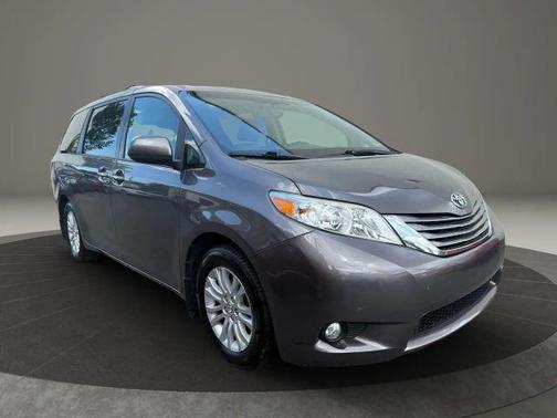 2017 Toyota Sienna XLE