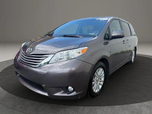 2017 Toyota Sienna XLE