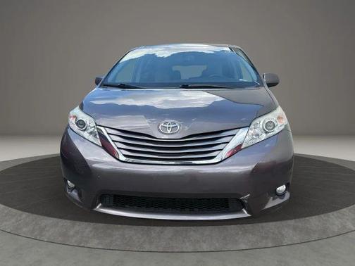 2017 Toyota Sienna XLE