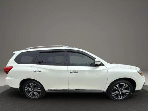 2017 Nissan Pathfinder Platinum