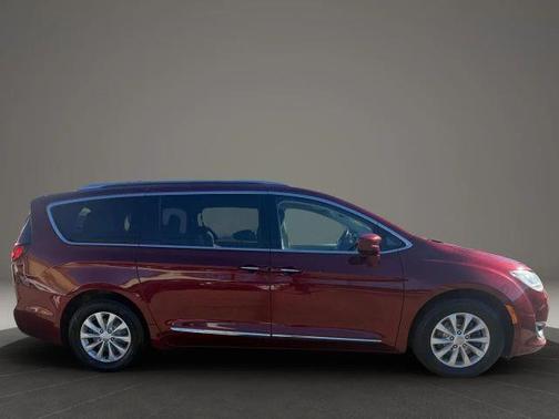 2019 Chrysler Pacifica Touring-L