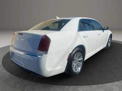 2019 Chrysler 300 Touring
