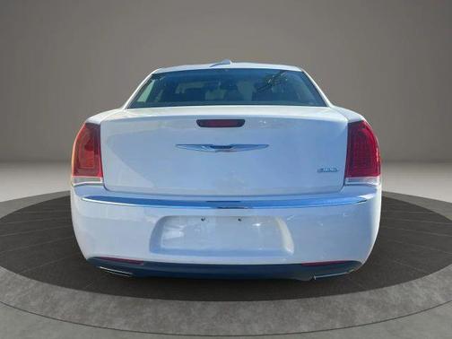 2019 Chrysler 300 Touring