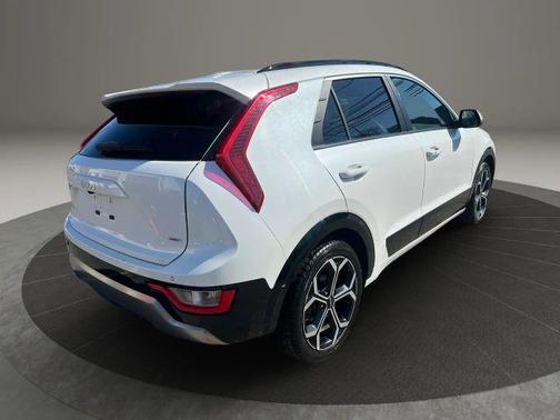 White 2023 Kia Niro EX Touring