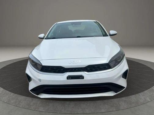 White 2022 Kia Forte LXS